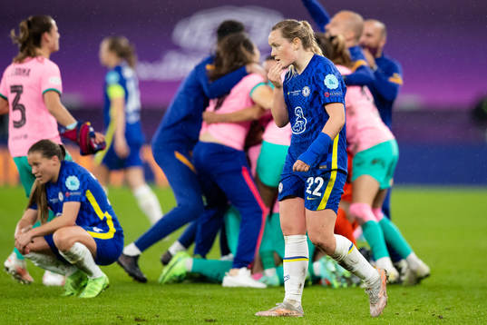 Erin Cuthbert of Chelsea looks dejected