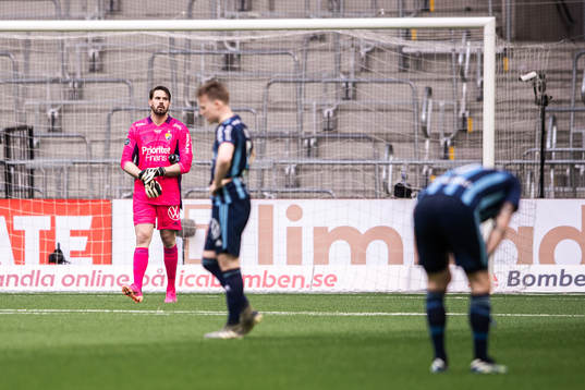 Djurgårdens målvakt Tommi Vaiho deppar