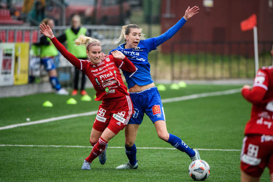 Piteås Linnea Selberg och Örebros Wilma Öhman