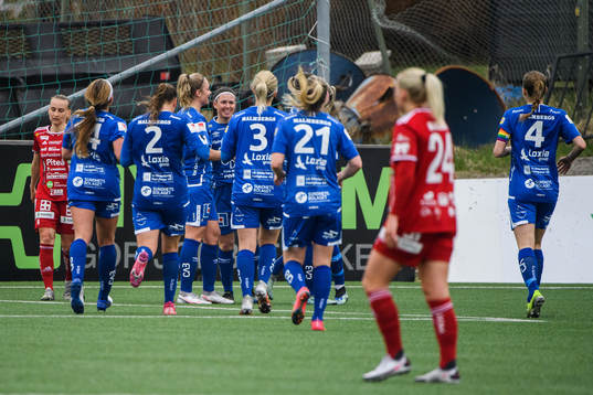 Örebros spelare jublar