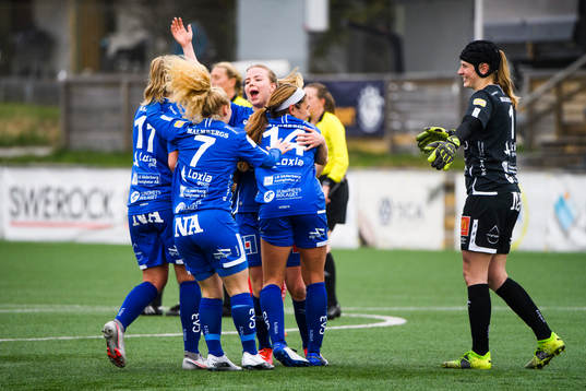 Örebros spelare jublar