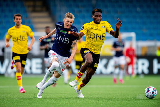 Halldor Stenevik of Strømsgodset and Igoh Ogbu of