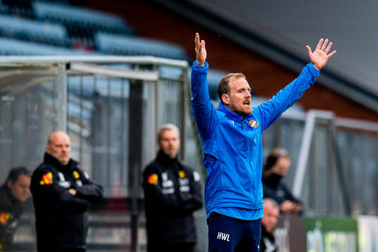 Håkon Wibe-Lund, head coach of Strømsgodset, reacts