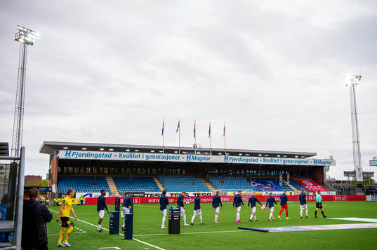 The players of Strømsgodset enter the pitch