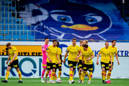 Thomas Lehne Olsen and the players of Lillestrøm look
