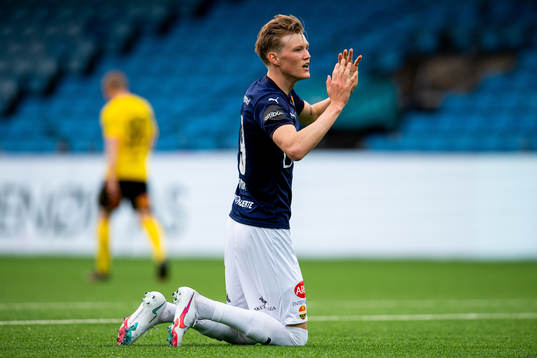 Halldor Stenevik of Strømsgodset reacts