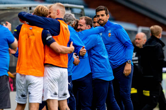 Håkon Wibe-Lund, head coach of Strømsgodset, celebrates