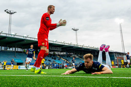 Goalkeeper Viljar Myhra and Niklas Gunnarsson of