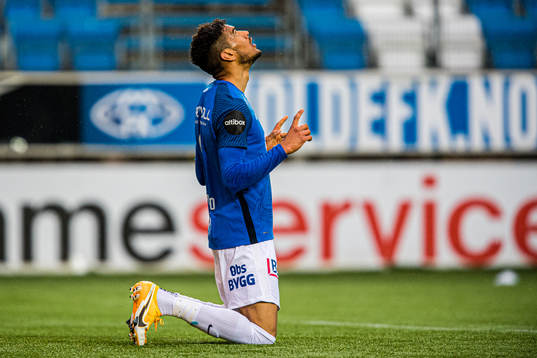 Ohikhuaeme Anthony Omoijuanfo of Molde celebrates