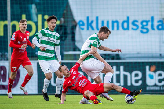 Värnamos Joel Craig Stevens och Västerås Jonas Hellgren