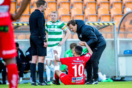 domare Richard Sundell och Värnamos Erick Brendon