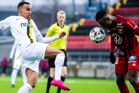 s Bilal Hussein och Östersunds Samuel Mensiro