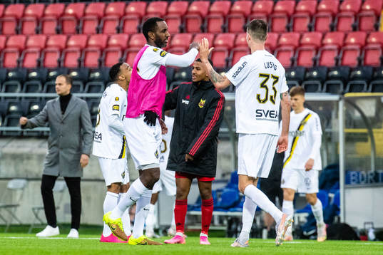s Henok Goitom och Mikael Lustig jublar
