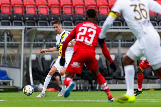 s Mikael Lustig
