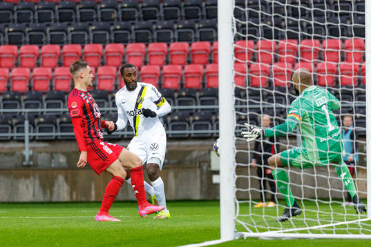 s Henok Goitom och Östersunds Felix Hörberg