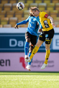 Elfsborgs Johan Larsson och Halmstads Sadat Karim