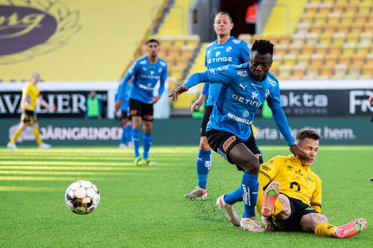 Halmstads Thomas Boakye och Elfsborgs Jacob Ondrejka