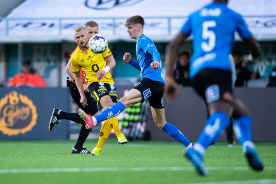 Elfsborgs Simon Strand och Halmstads Erik Ahlstrand