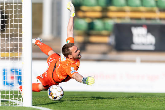 IFK Norrköpings målvakt Oscar Jansson släpper in 2-0