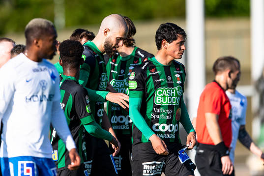 Varbergs Robin Simovic jublar med laget