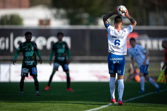 IFK Norrköpings Linus Wahlqvist med ett inkast