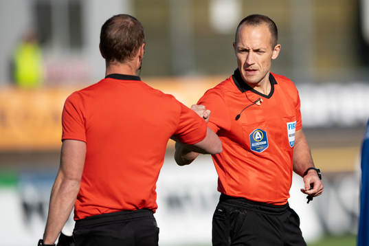 Domare Kaspar Sjöberg  fotbollsmatchen i Allsvenskan