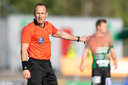 Domare Kaspar Sjöberg  fotbollsmatchen i Allsvenskan