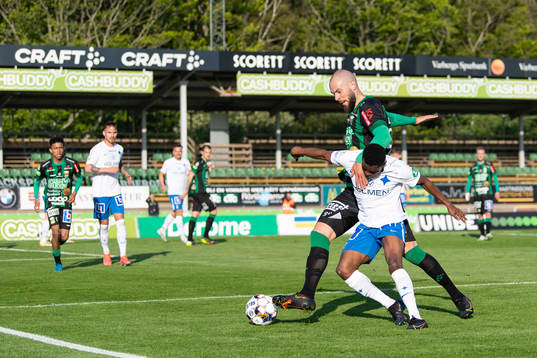 Varbergs Robin Simovic och IFK Norrköpings Ishaq Abdulrazaq