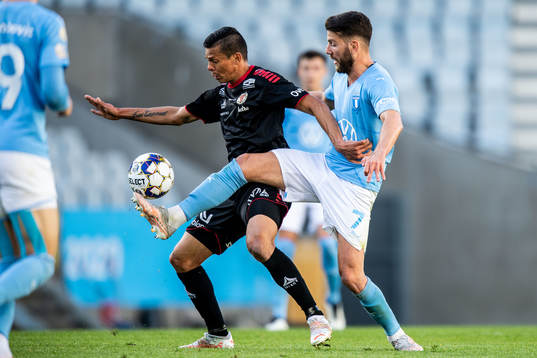 Kalmars Romario Pereira Sipiao och Malmö FFs Erdal Rakip