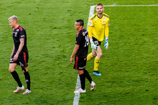 Kalmars målvakt Lucas Hägg Johansson och Romario Pereira