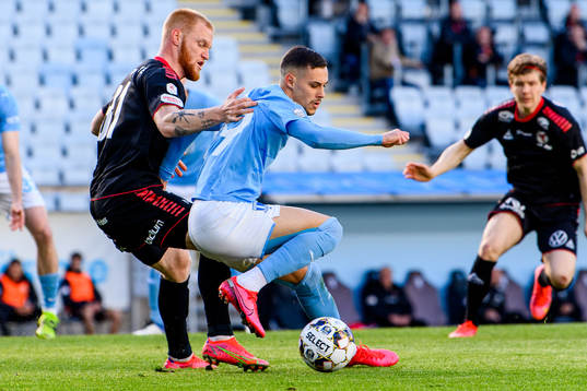 Kalmars Nils Fröling och Malmö FFs Veljko Birmancevic