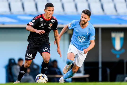 Kalmars Romario Pereira Sipiao och Malmö FFs Erdal Rakip