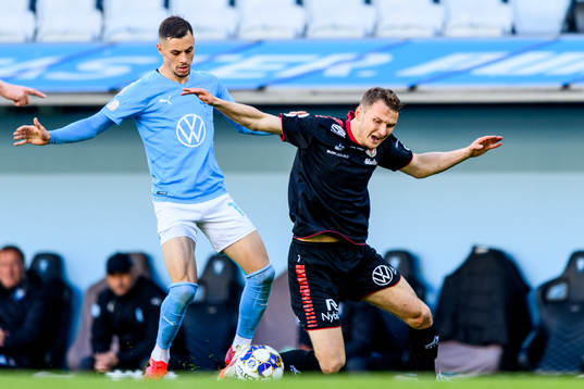 Malmö FFs Veljko Birmancevic och Kalmars Piotr Johansson