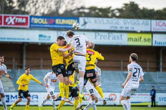 Häckens Johan Hammar , Mjällbys Jacob Bergström, Daan
