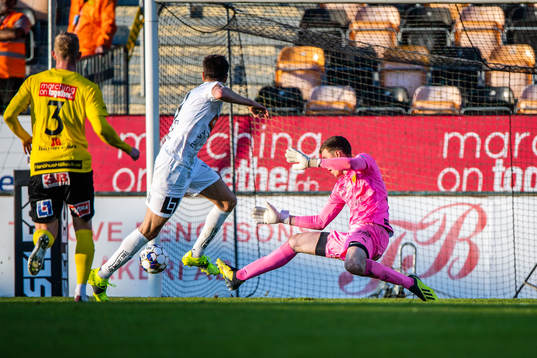 Häckens Alexander Jeremejeff gör 0-1