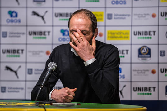 Häckens tränare Andreas Alm deppar