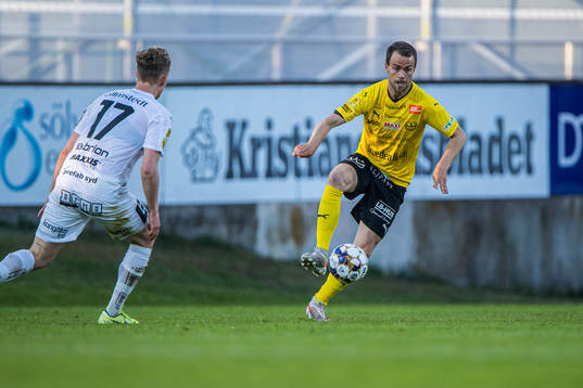 Mjällbys Andreas Blomqvist  och Häckens Gustav Berggren