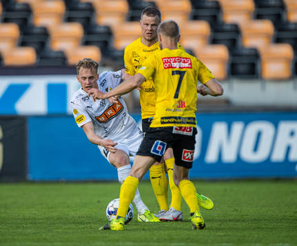 Häckens Gustav Berggren, Mjällbys David Löfquist och