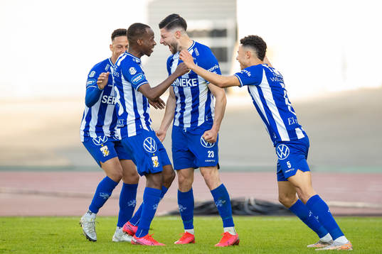 IFK Göteborgs Kevin Yakob jublar med lagkamrater