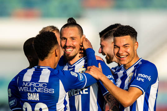 IFK Göteborgs Marek Hamsik jublar med lagkamrater