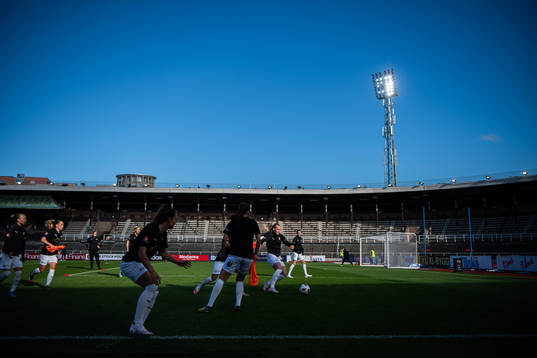 Häckens spelare värmer upp