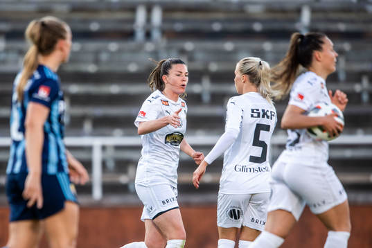 Häckens Pauline Hammarlund jublar