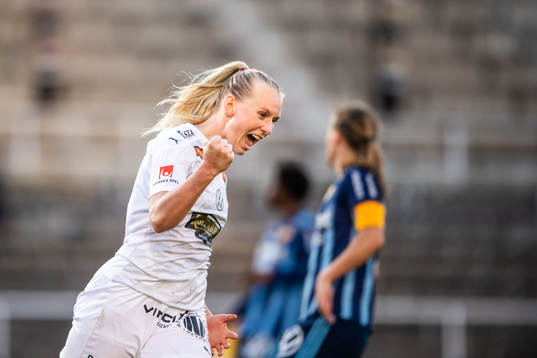 Häckens Stina Blackstenius jublar