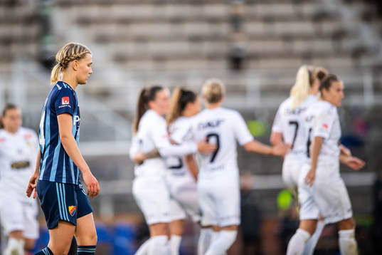 Djurgårdens Sara Olai  deppar