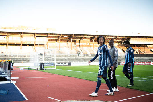 Djurgårdens Linda Maserame Motlhalo och Portia Boakye