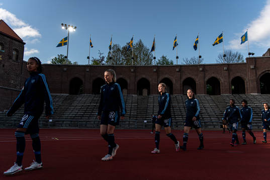 Djurgårdens spelare gör entré
