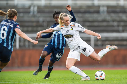 Häckens Stina Blackstenius gör 1-4