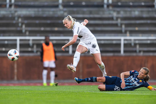 Häckens Stina Blackstenius och Djurgårdens Michaela van