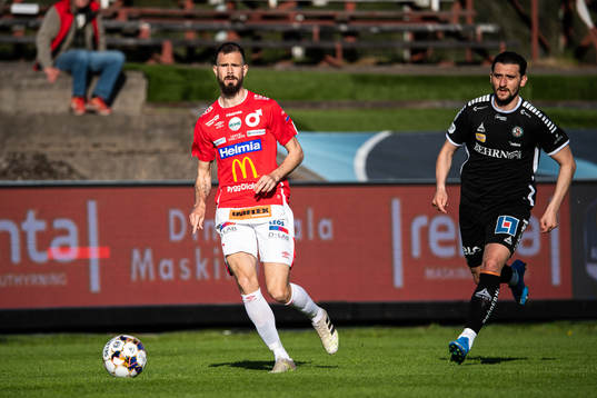 Degerfors Sebastian Olsson och Örebros Agon Mehmeti