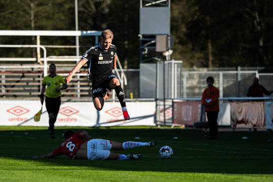 Degerfors Christos Gravius och Örebros Dennis Collander